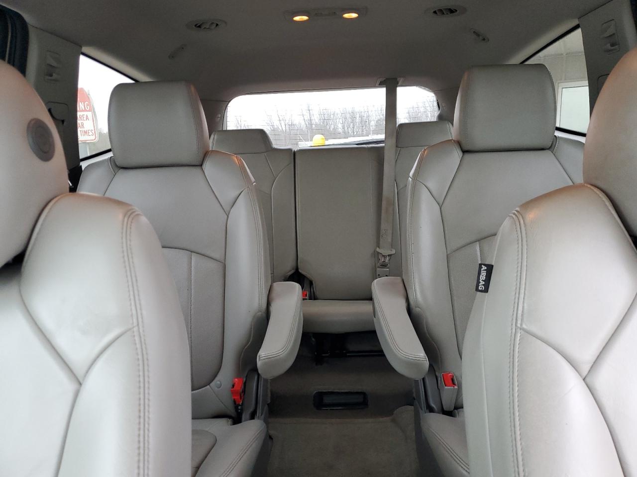 2015 Chevrolet Traverse - Image 10