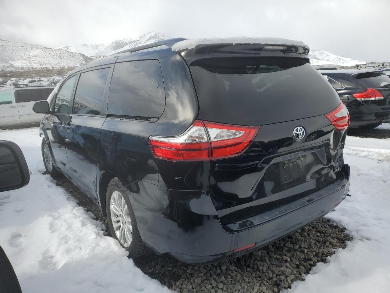2016 Toyota Sienna - Image 2