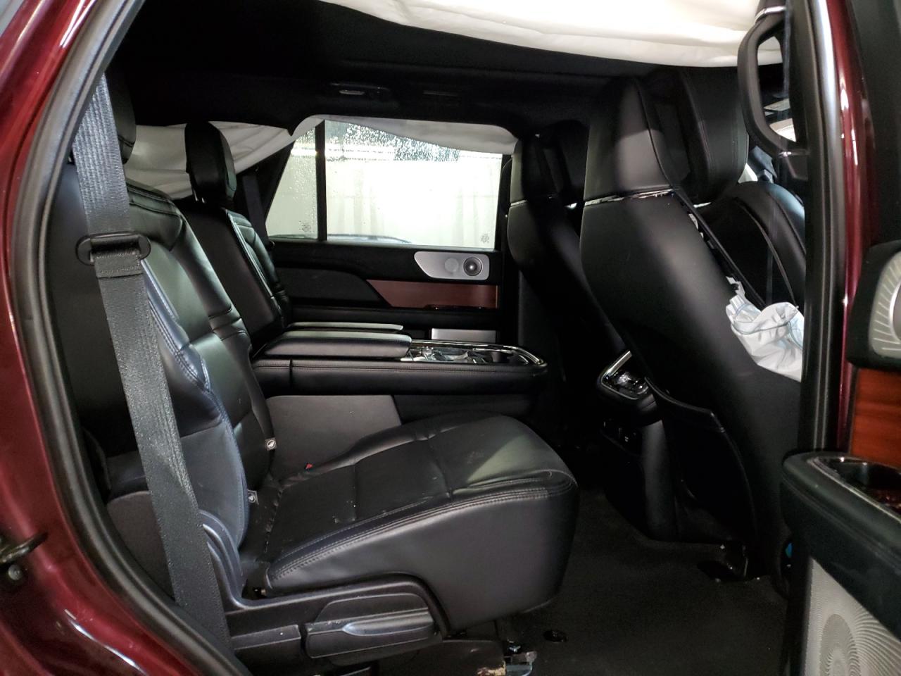 2020 Lincoln Navigator - Image 11