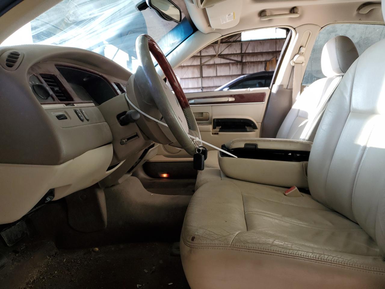 2005 Lincoln Town Car - Image 7