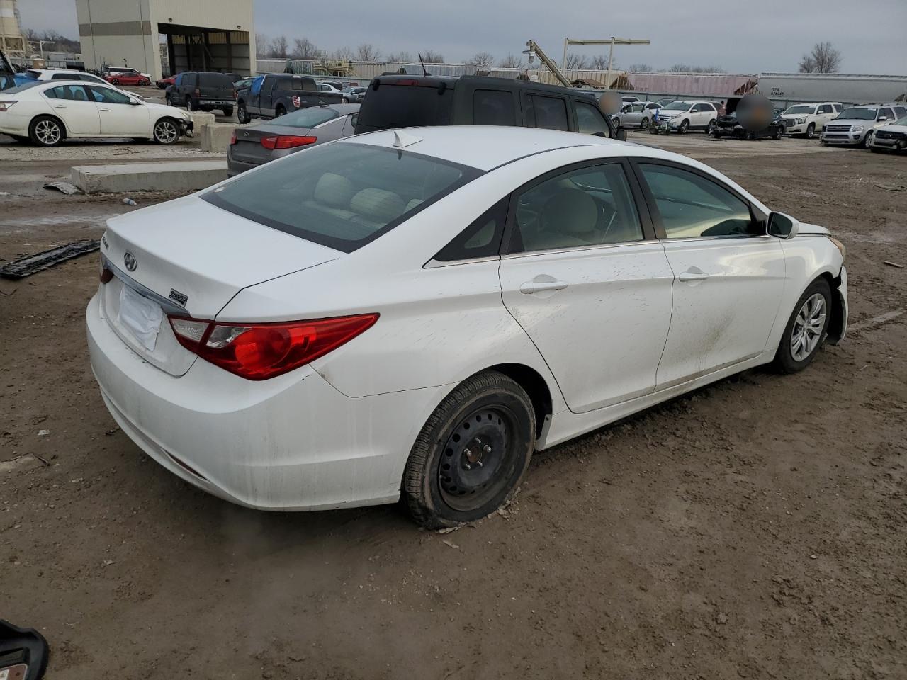 2011 Hyundai Sonata - Image 3