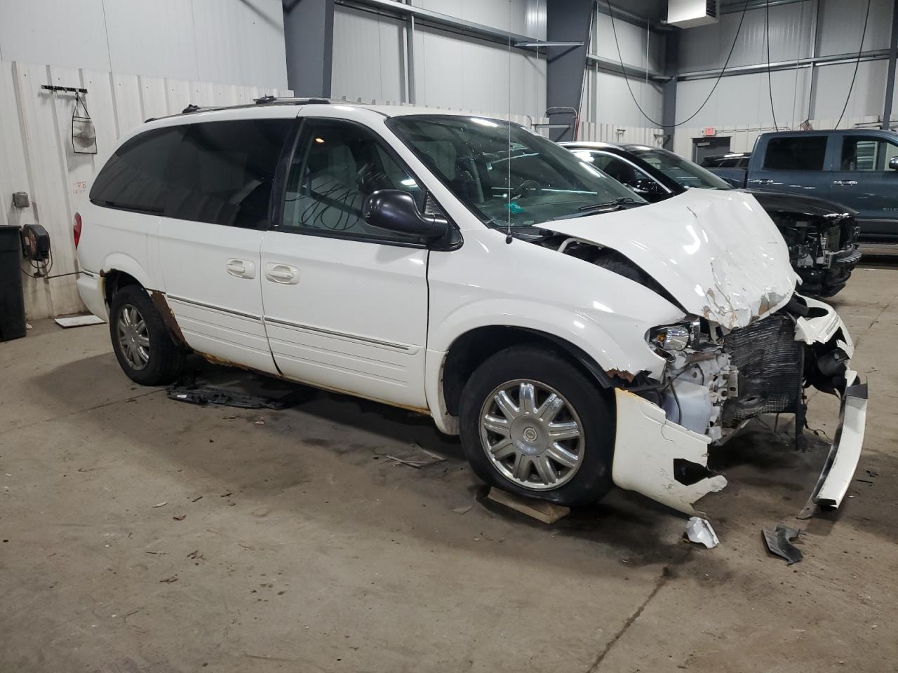2006 Chrysler Town & Country - Image 4