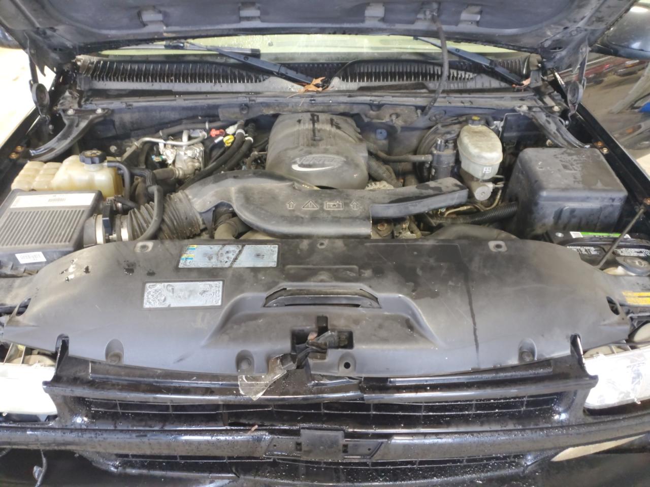 2003 Chevrolet Suburban - Image 12