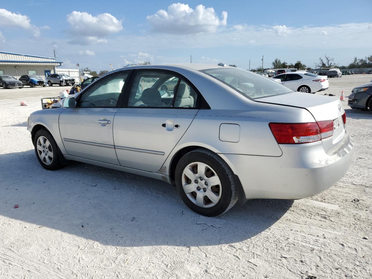 2008 Hyundai Sonata - Image 2