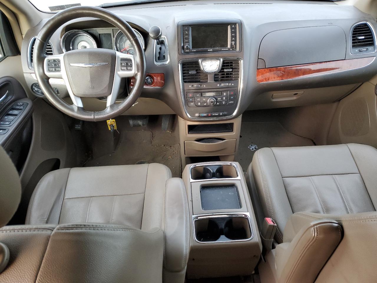 2015 Chrysler Town & Country - Image 8