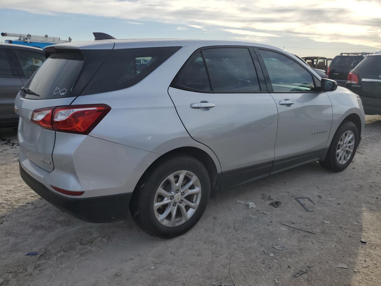 2019 Chevrolet Equinox - Image 3