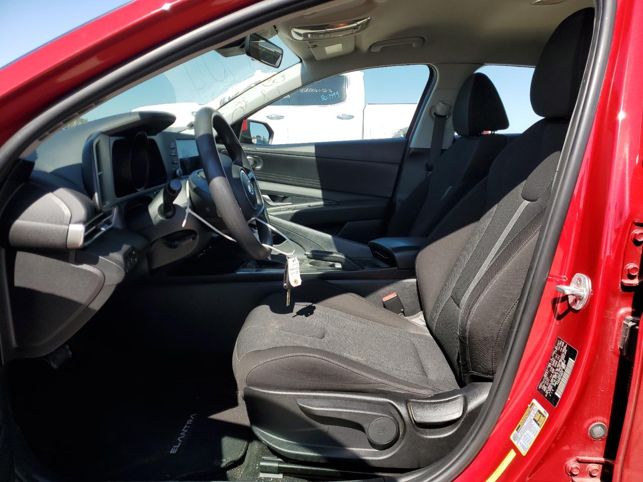 2022 Hyundai Elantra - Image 7