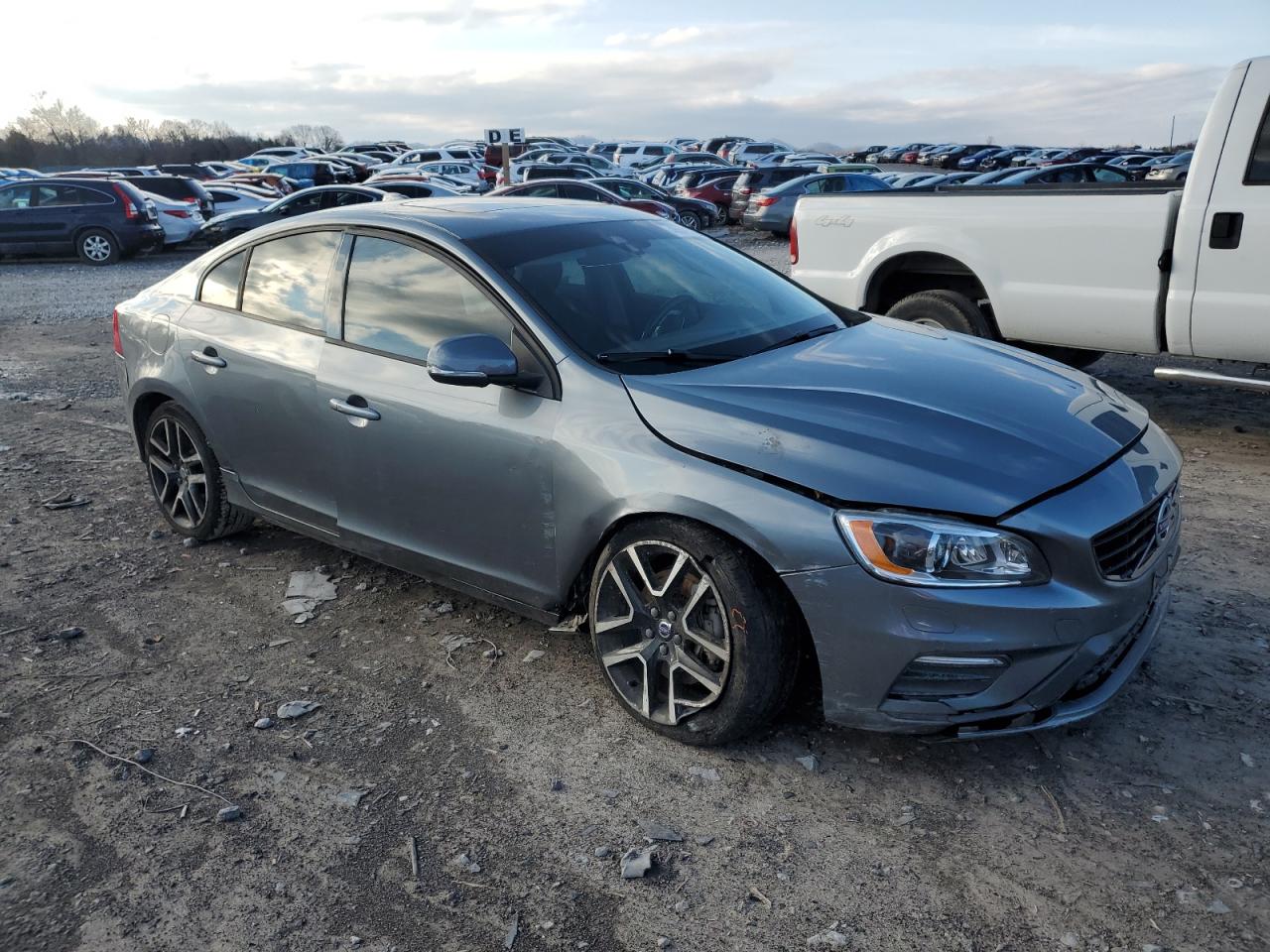 2018 Volvo S60 - Image 4