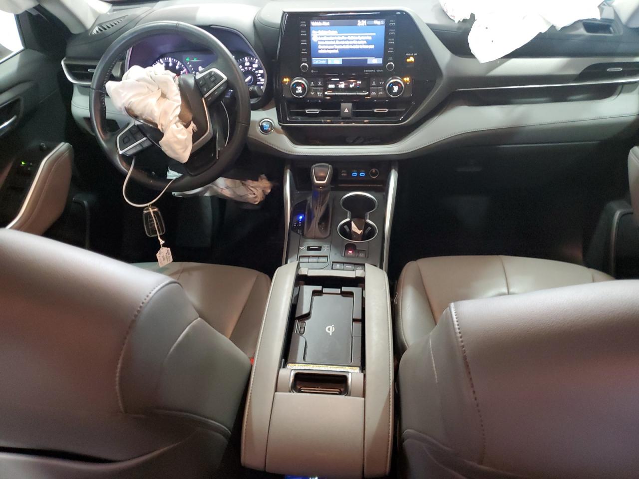 2022 Toyota Highlander - Image 8