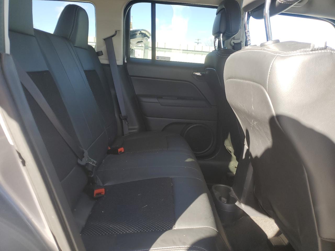 2016 Jeep Liberty (Patriot) - Image 11