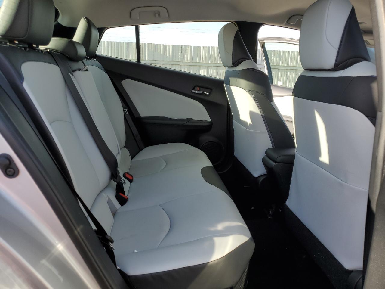 2016 Toyota Prius - Image 10