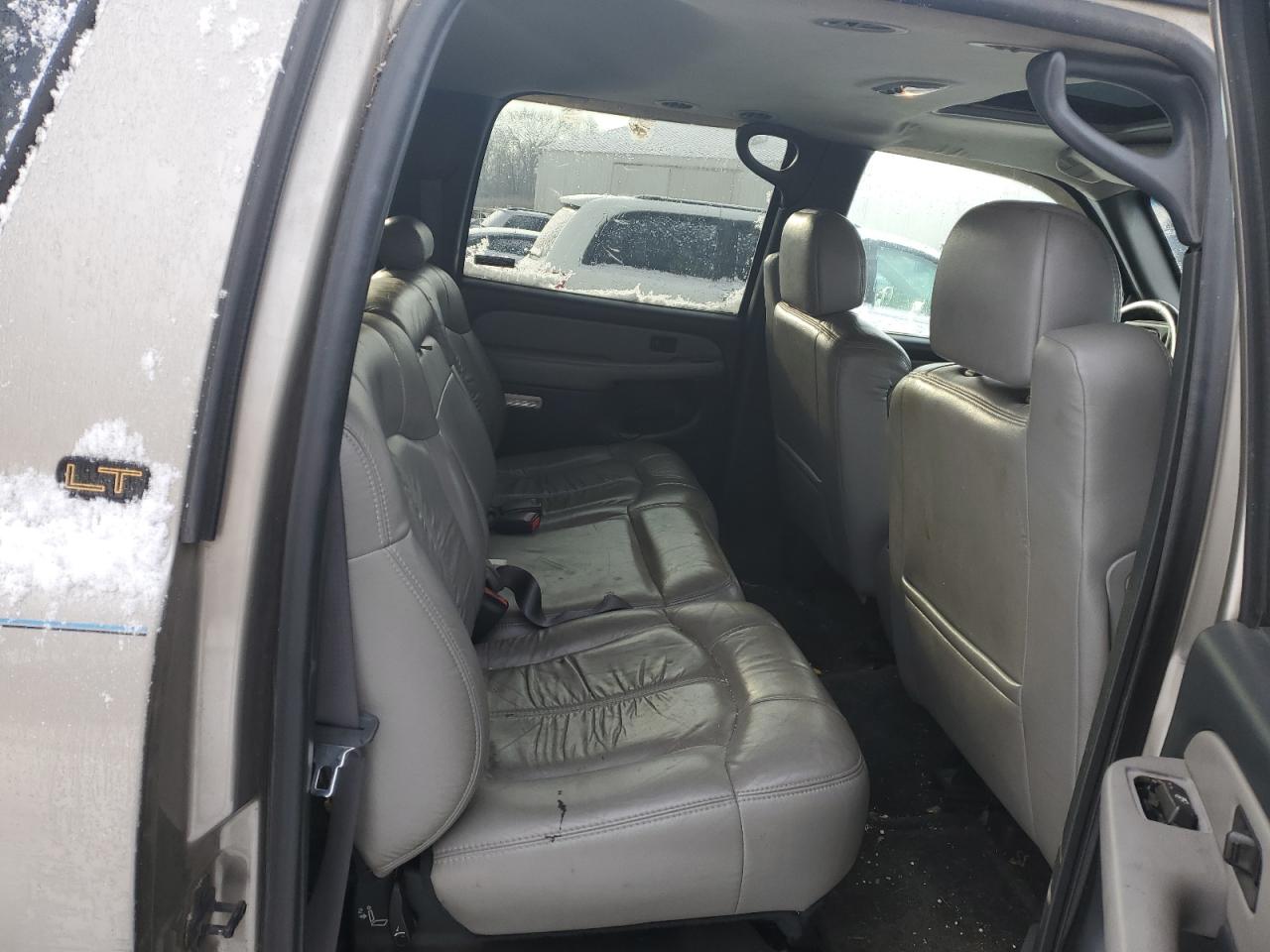 2001 Chevrolet Suburban - Image 11