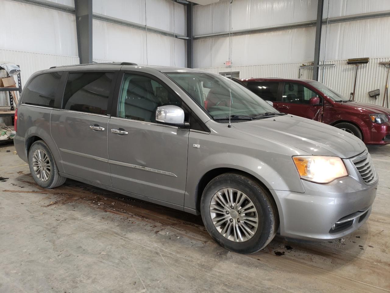 2014 Chrysler Town & Country - Image 4