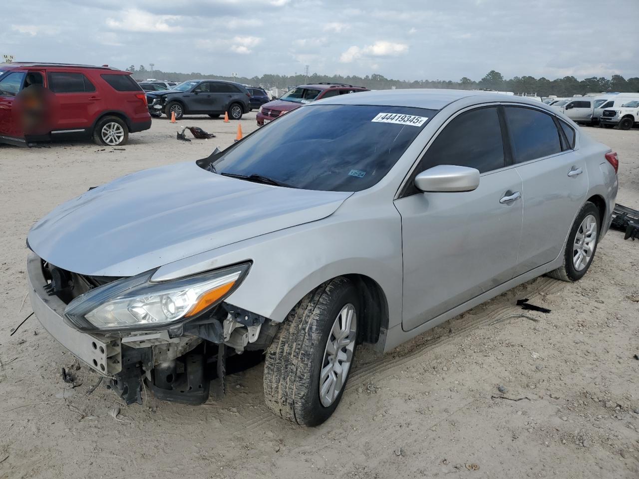 2016 Nissan Altima - Image 2