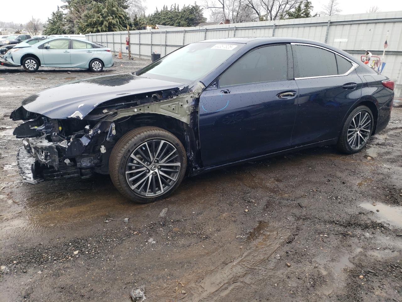 2022 Lexus ES - Image 1
