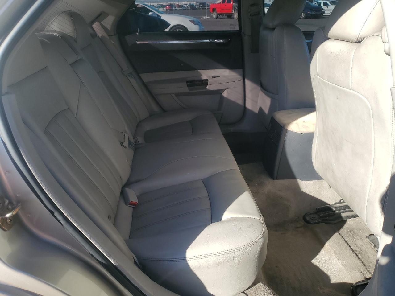 2006 Chrysler 300 - Image 10