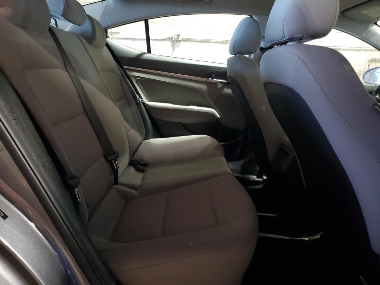 2018 Hyundai Elantra - Image 10