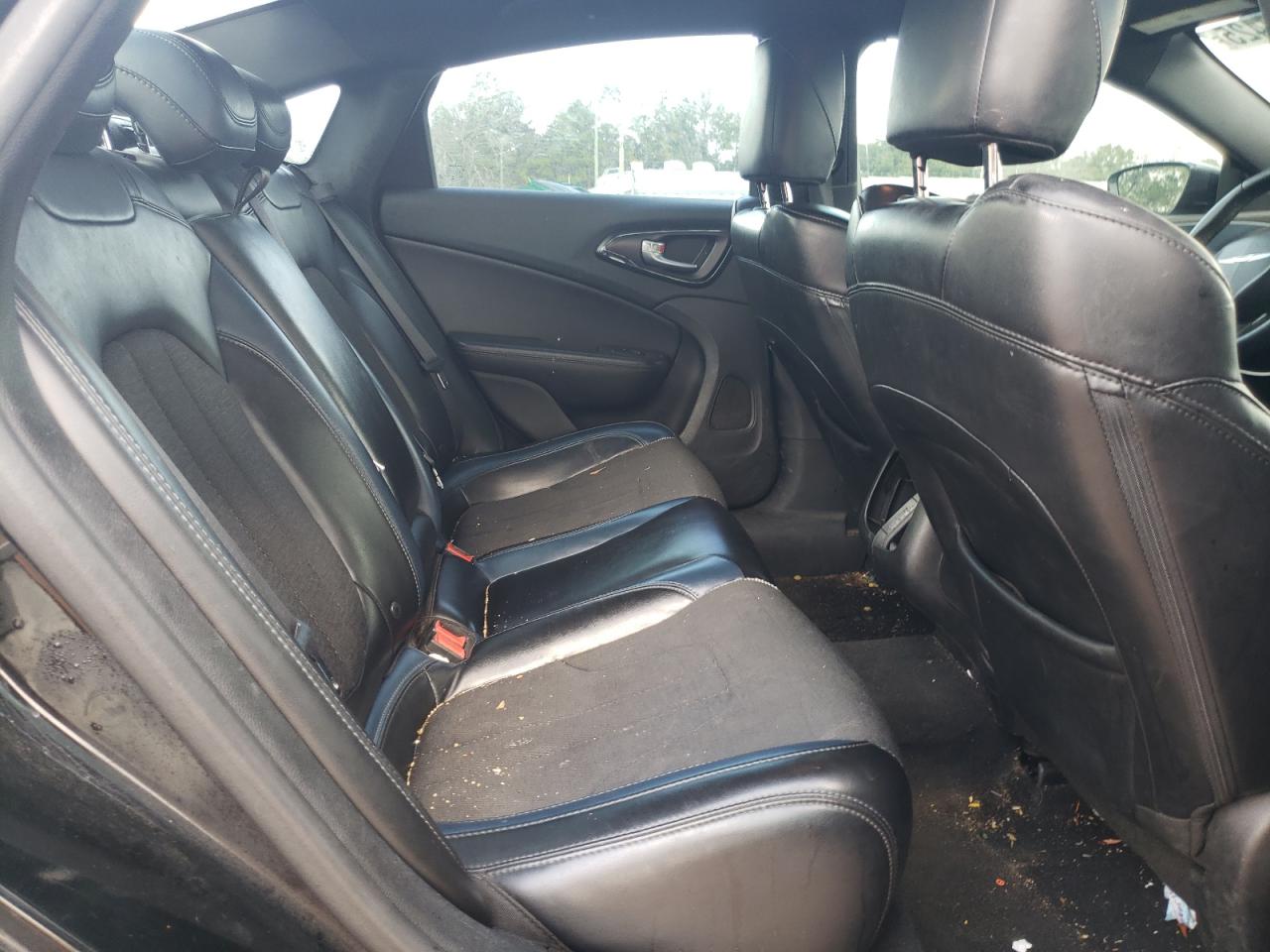 2016 Chrysler 200 - Image 10