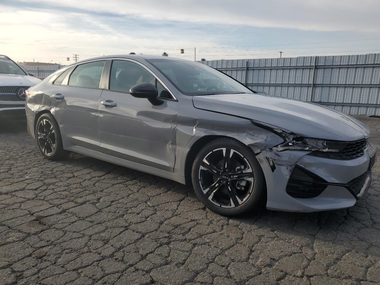 2022 Kia K5 - Image 4