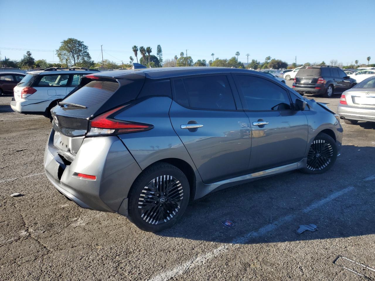 2024 Nissan Leaf - Image 3