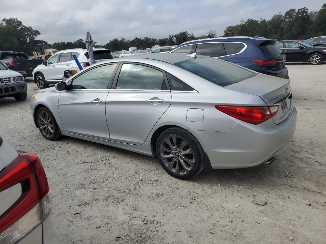 2012 Hyundai Sonata - Image 2