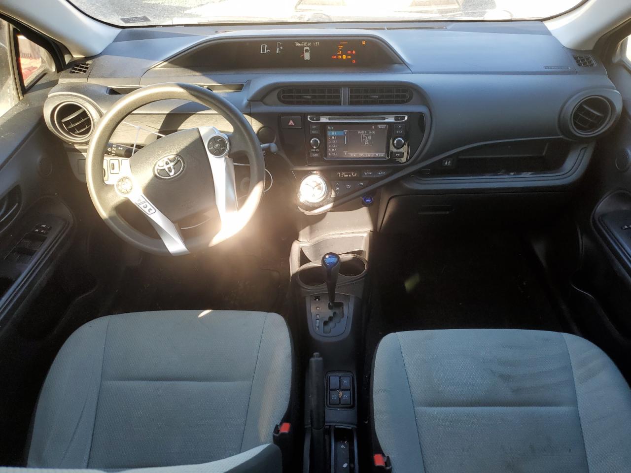 2015 Toyota Prius - Image 8