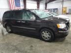 2010 Chrysler Town & Country Limited zu verkaufen in Cahokia Heights, IL - Front End