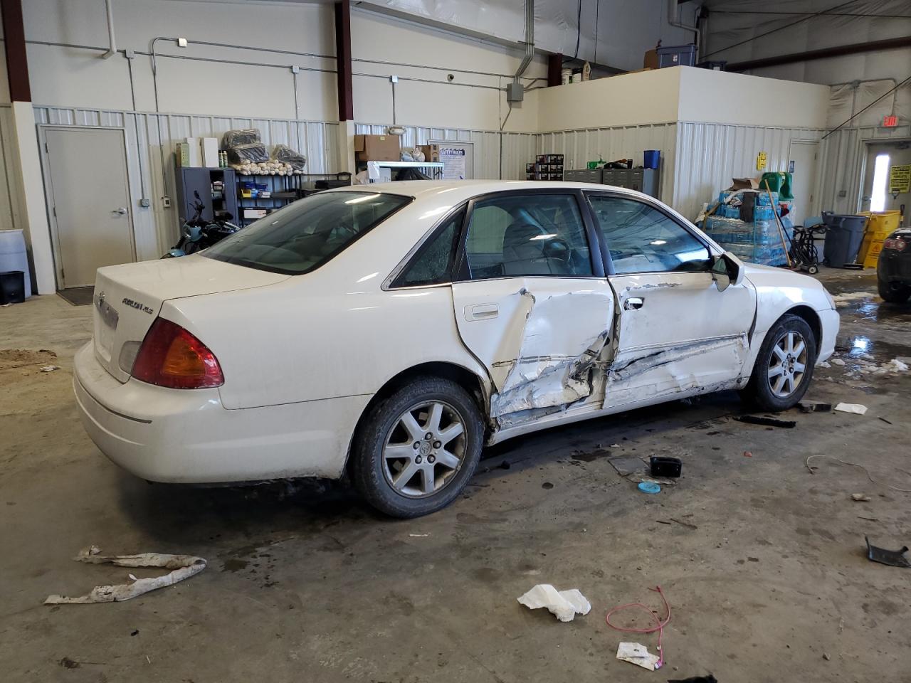 2000 Toyota Avalon - Image 3