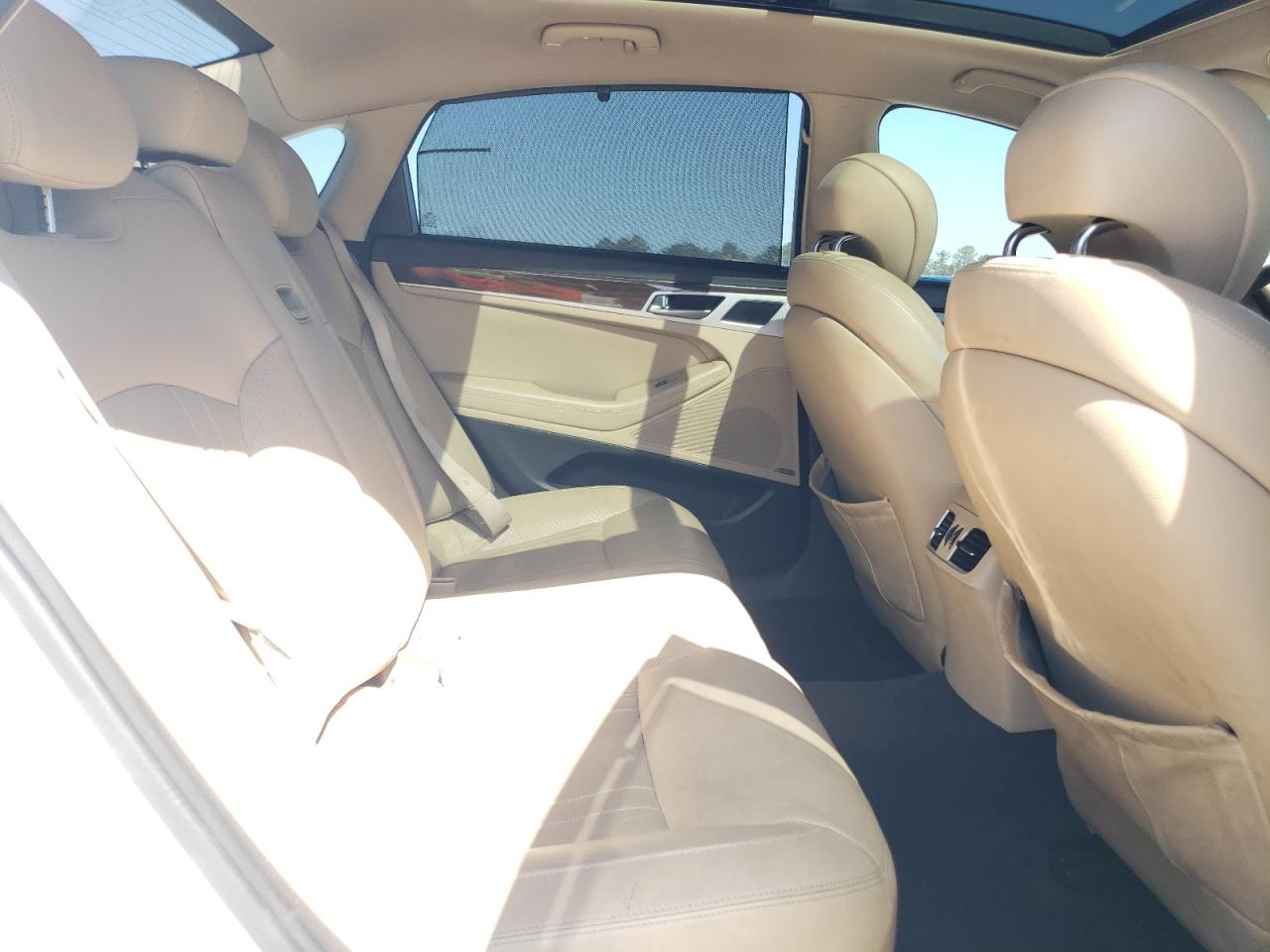 2015 Hyundai Genesis - Image 10