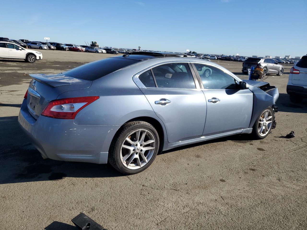 2010 Nissan Maxima - Image 3