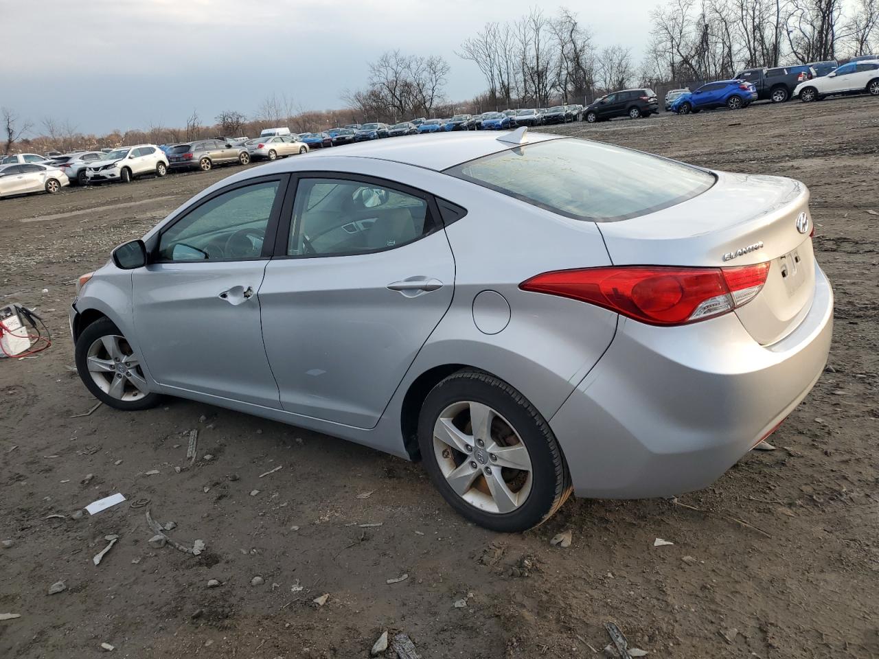 2011 Hyundai Elantra - Image 2