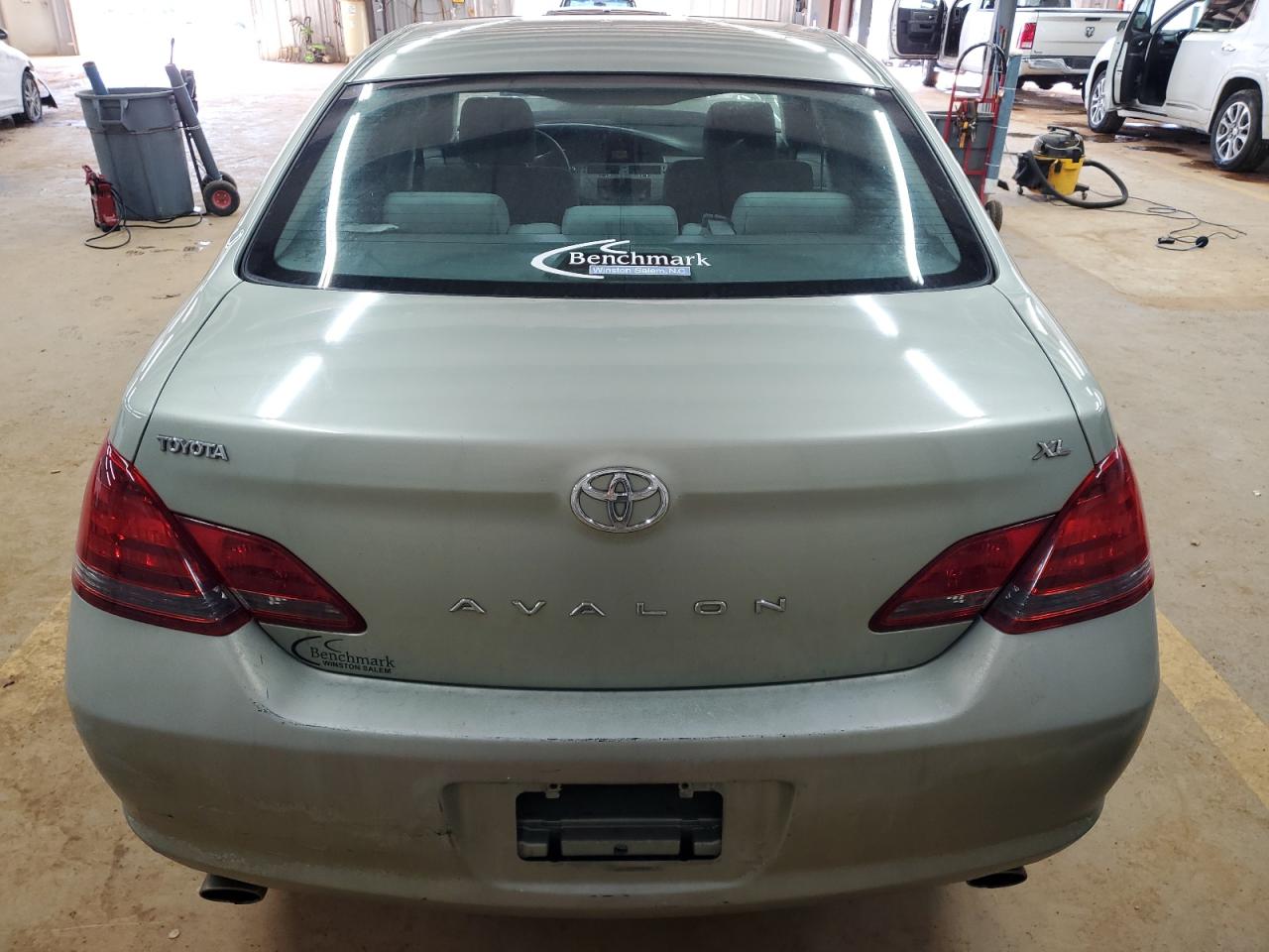 2008 Toyota Avalon - Image 6