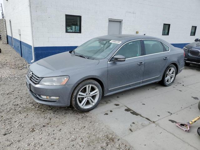 Sedans VOLKSWAGEN PASSAT 2014 Szary