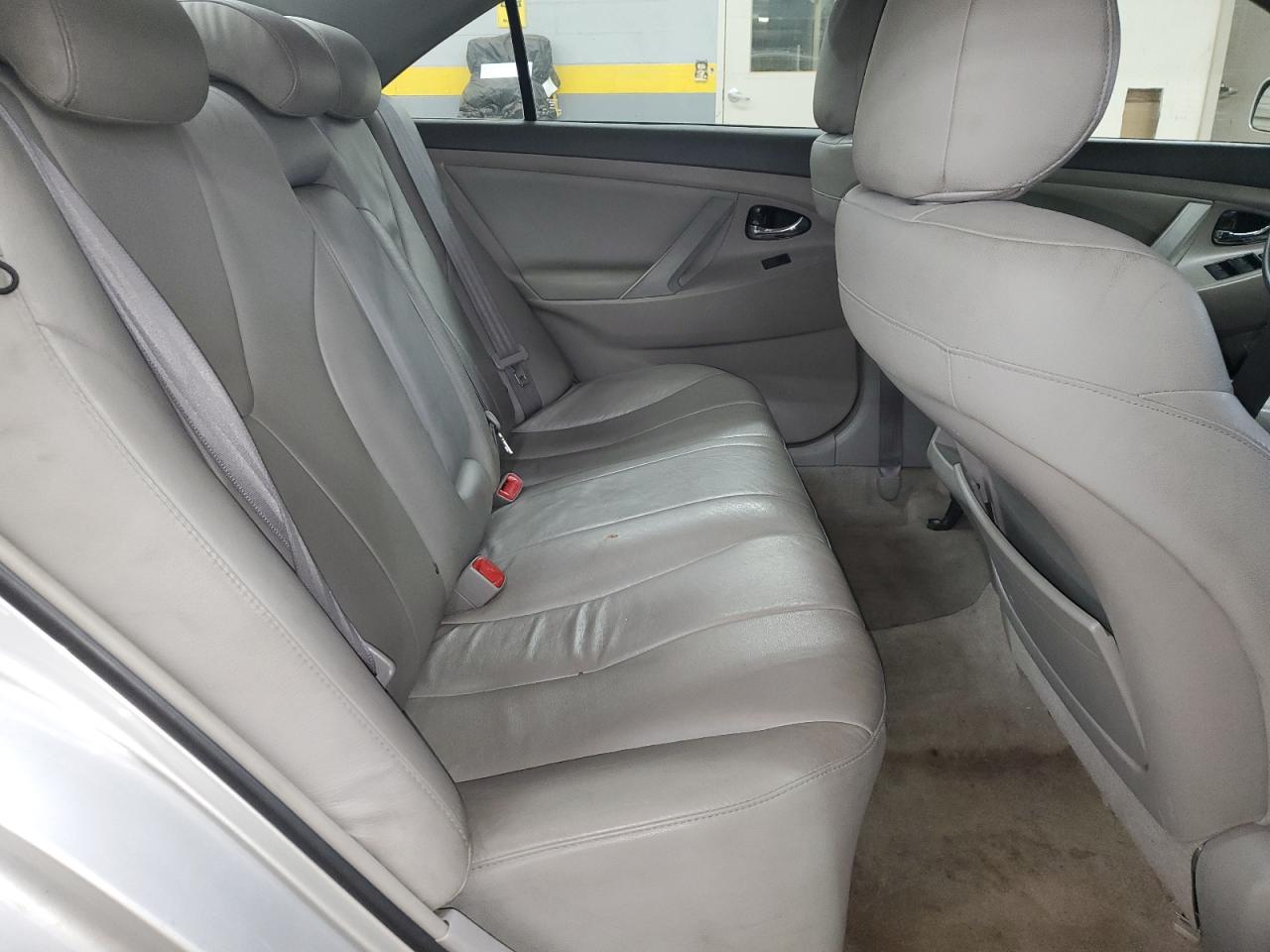 2009 Toyota Camry - Image 10