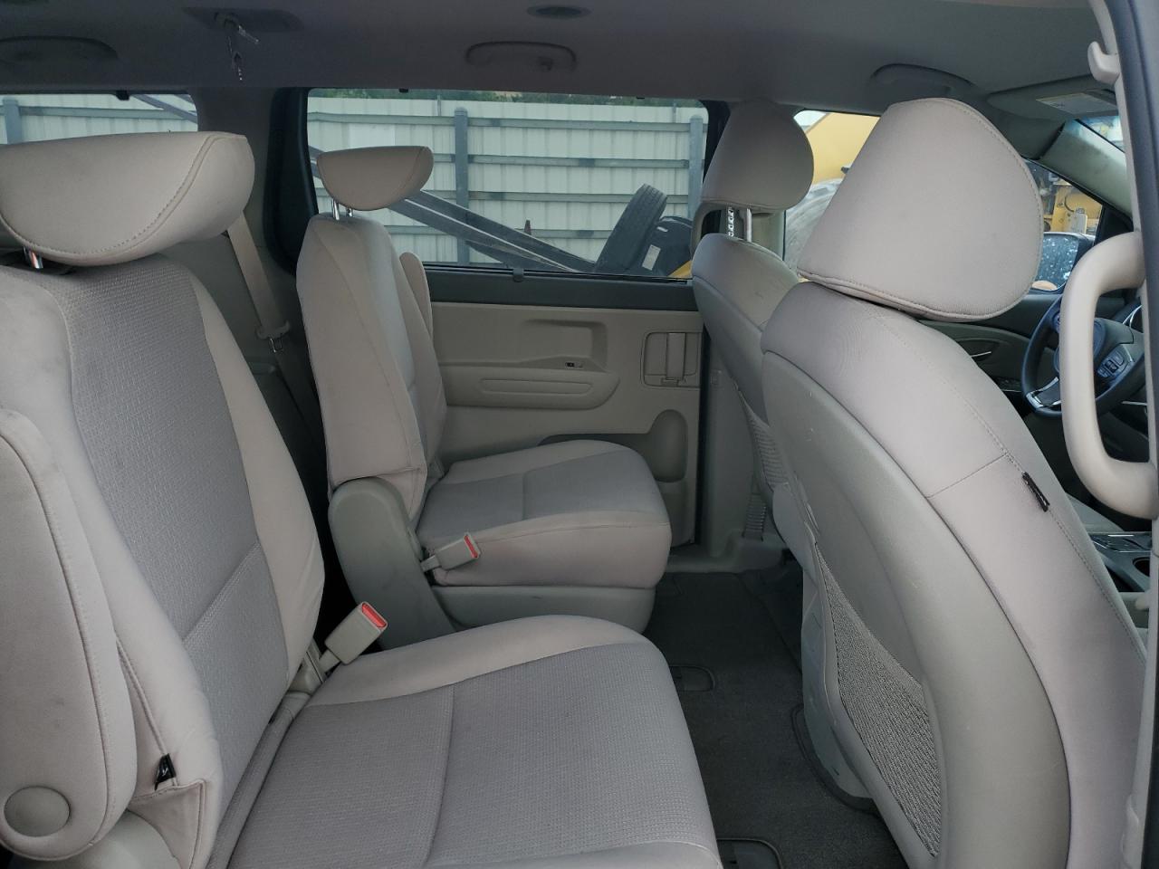 2016 Kia Sedona - Image 11