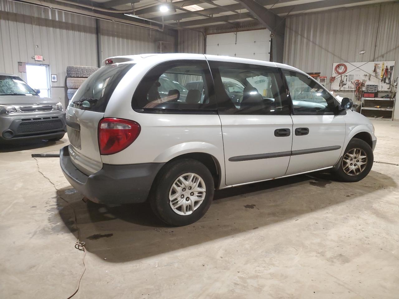 2004 Dodge Caravan - Image 3