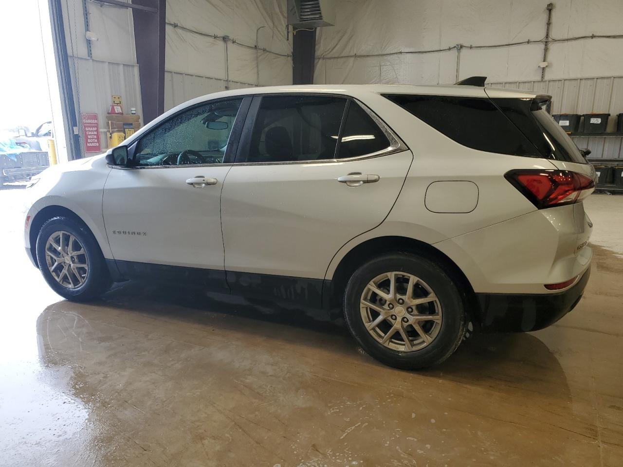 2022 Chevrolet Equinox - Image 2