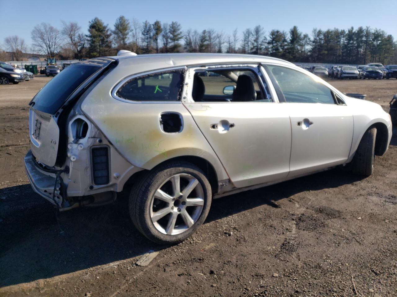 2017 Volvo V60 - Image 3