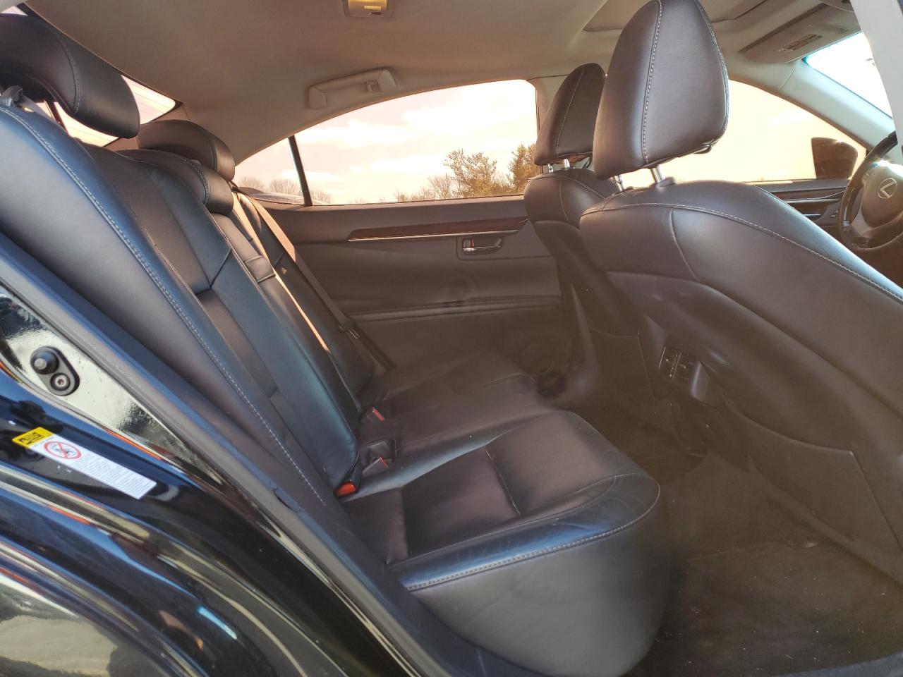 2013 Lexus ES - Image 10