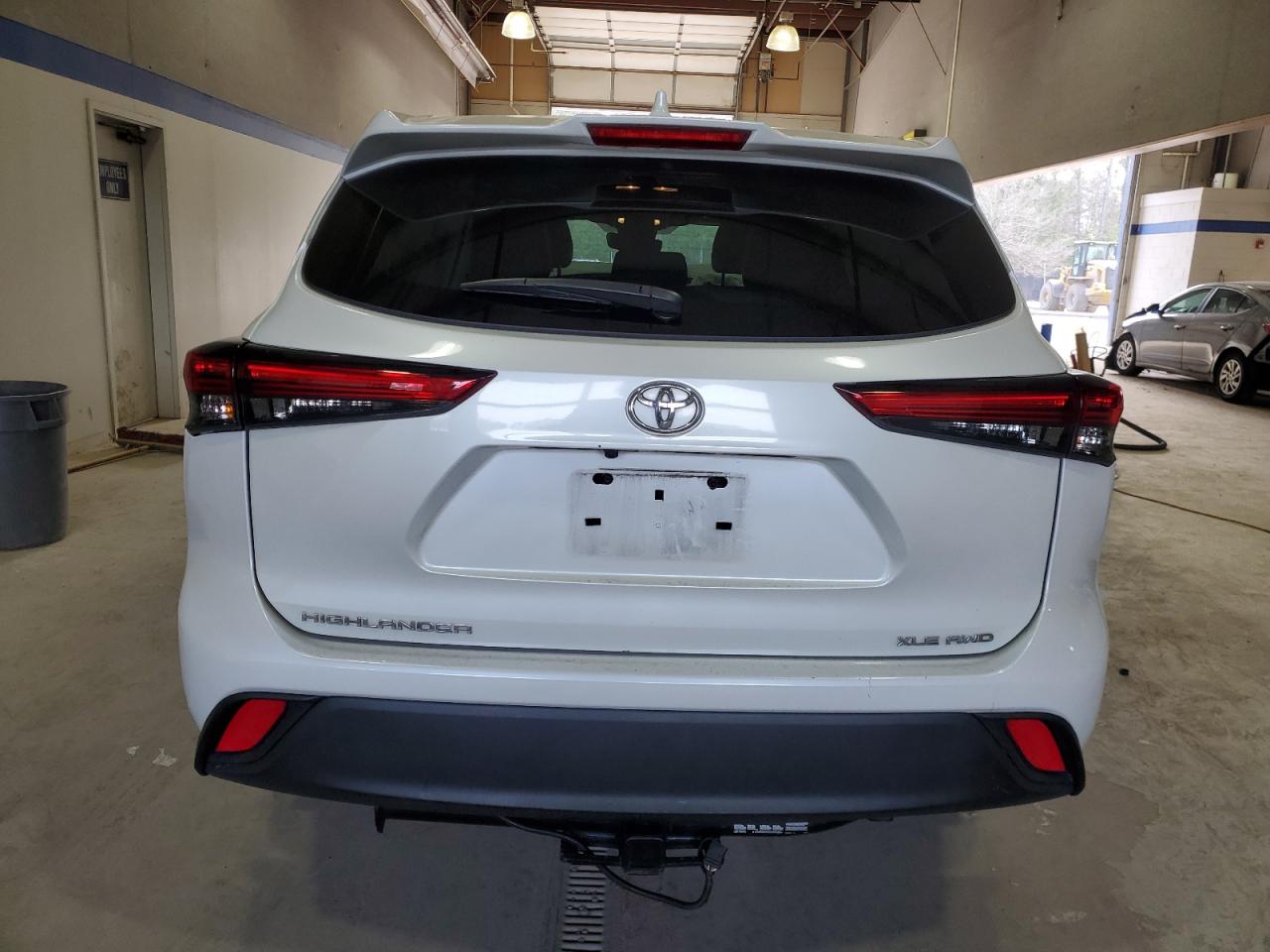 2022 Toyota Highlander - Image 6