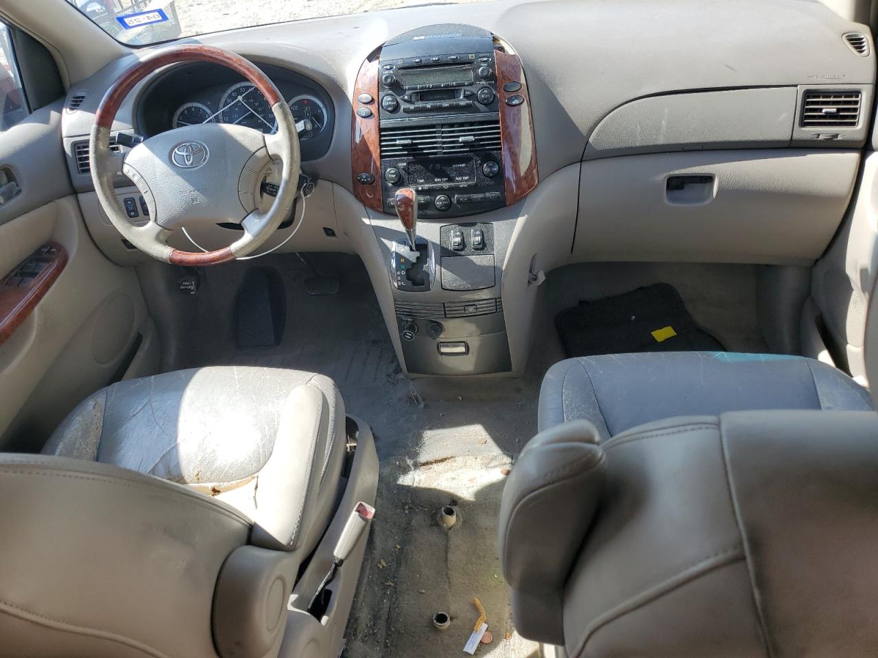 2004 Toyota Sienna - Image 8