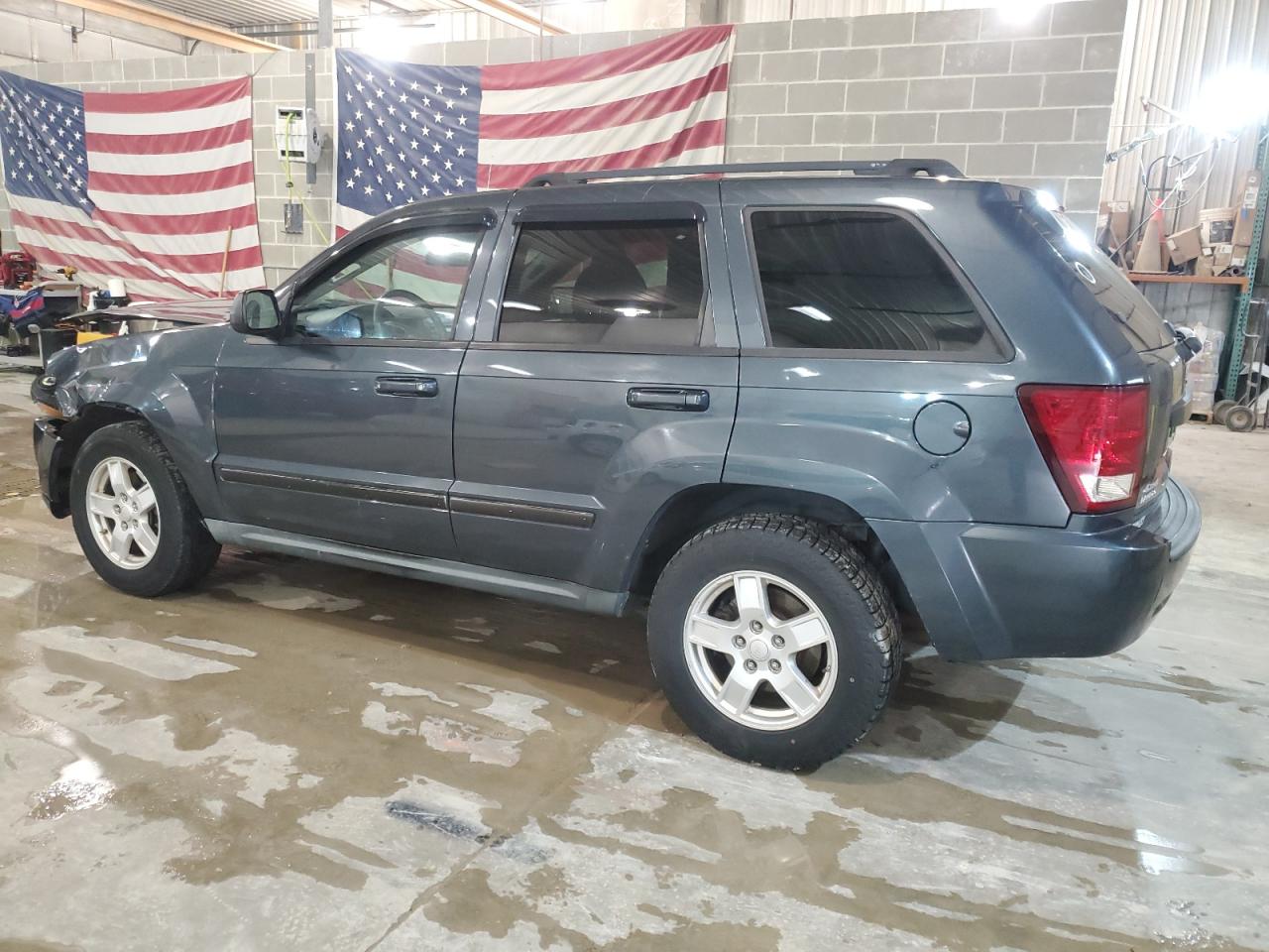 2007 Jeep Grand Cherokee - Image 2