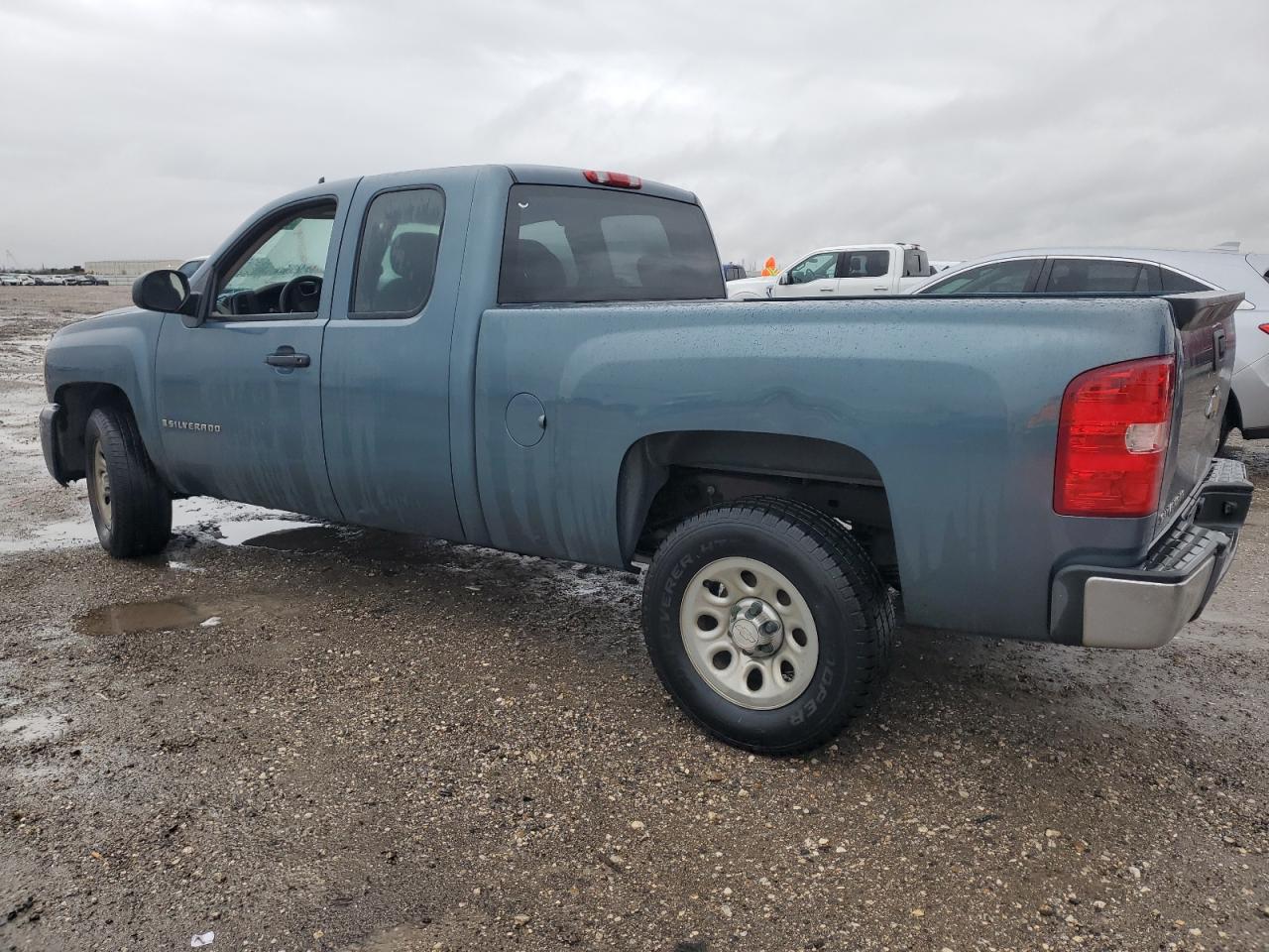 2009 Chevrolet Silverado - Image 2