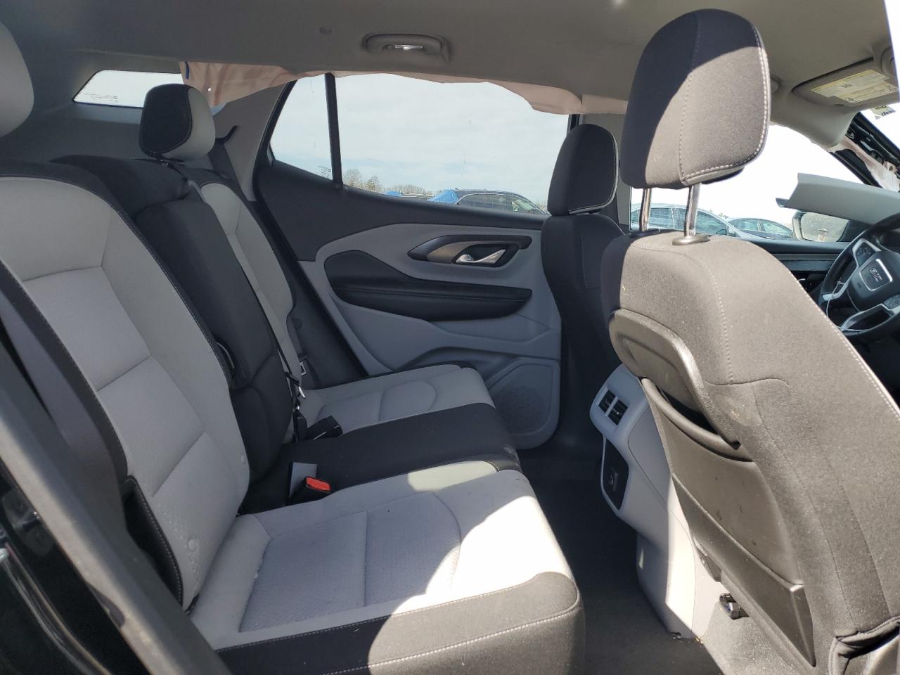 2022 GMC Terrain - Image 11