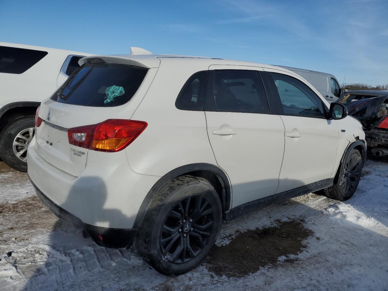 2017 Mitsubishi Outlander - Image 3