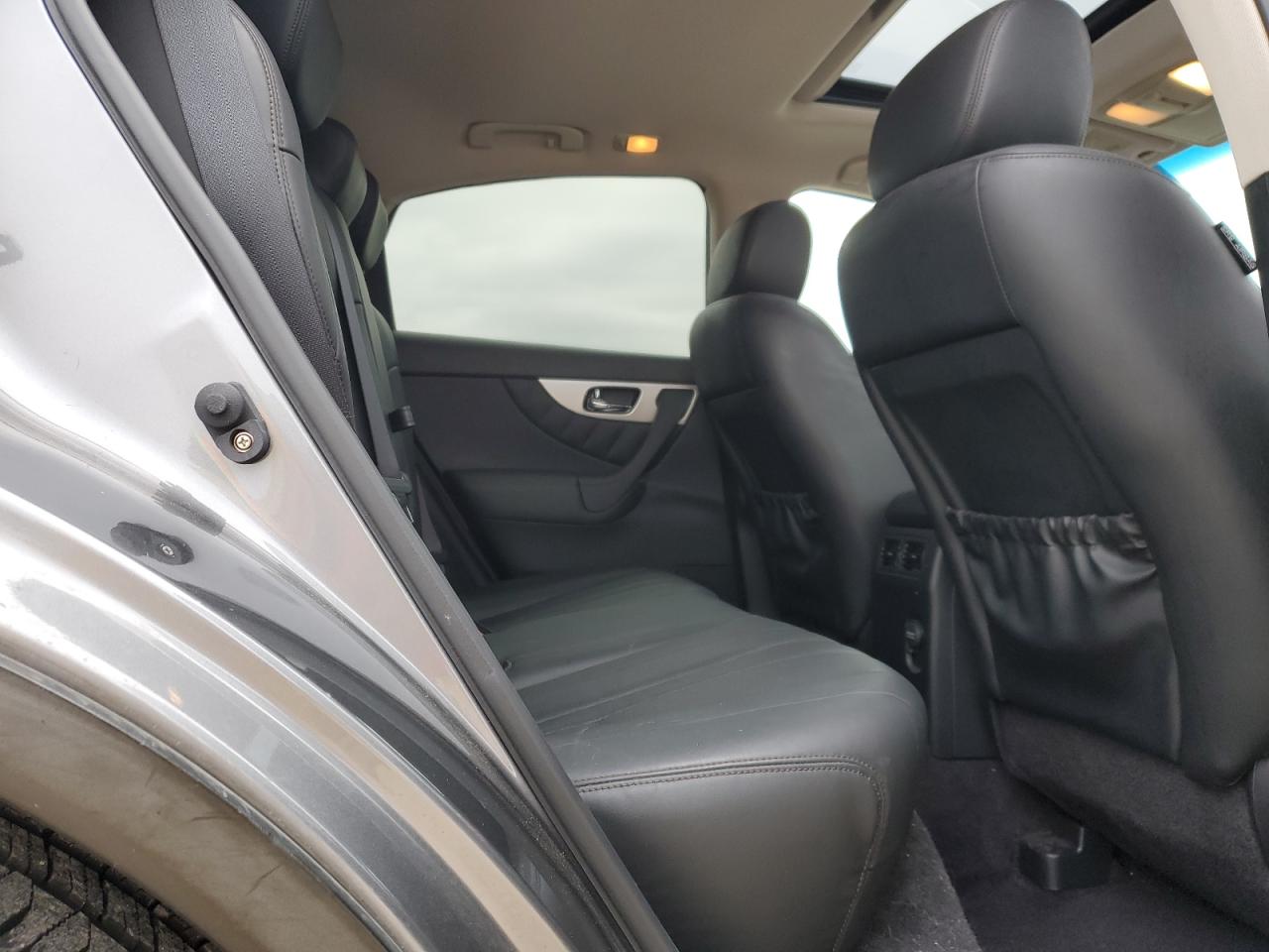 2015 Infiniti QX70 - Image 12