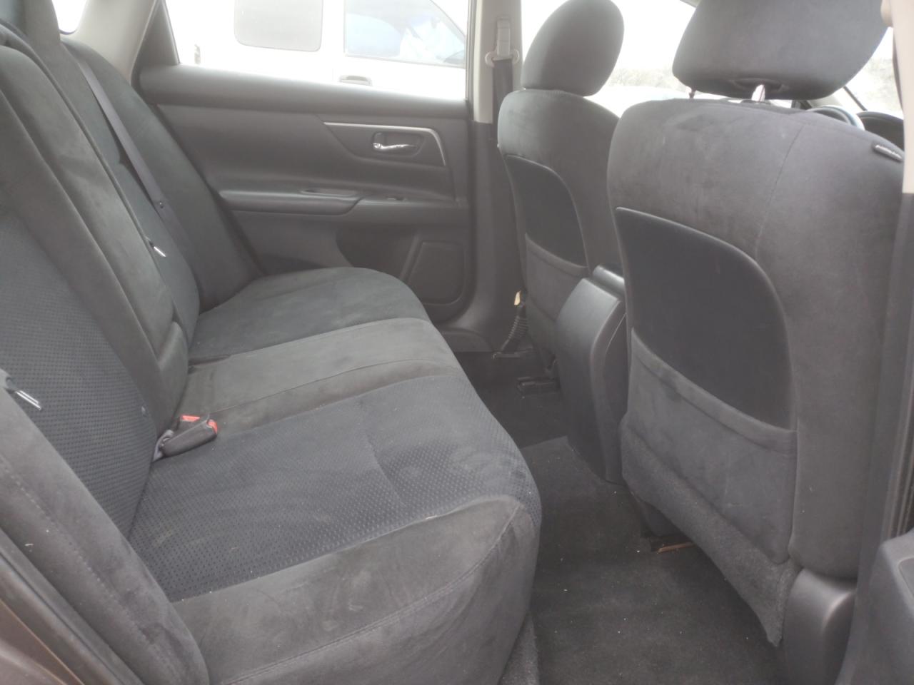 2015 Nissan Altima - Image 10