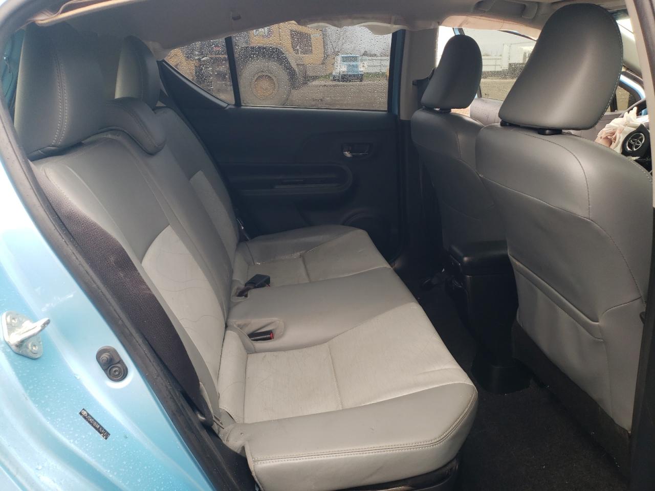 2015 Toyota Prius - Image 10