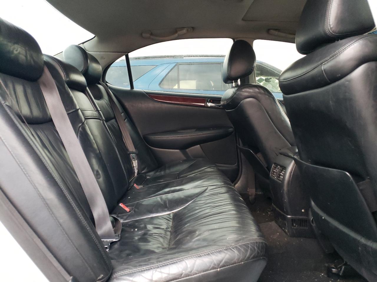 2002 Lexus ES - Image 10