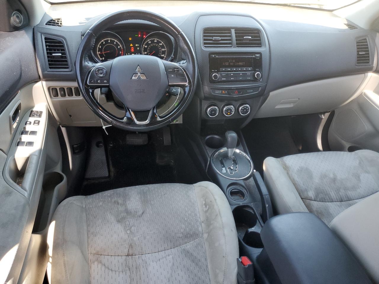 2017 Mitsubishi Outlander - Image 8